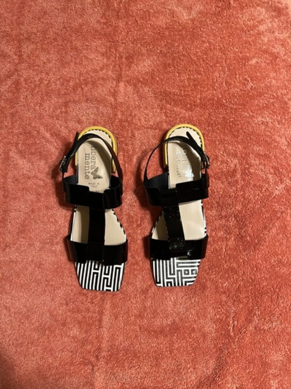 Ladies Libera Mente Black and White Sandals